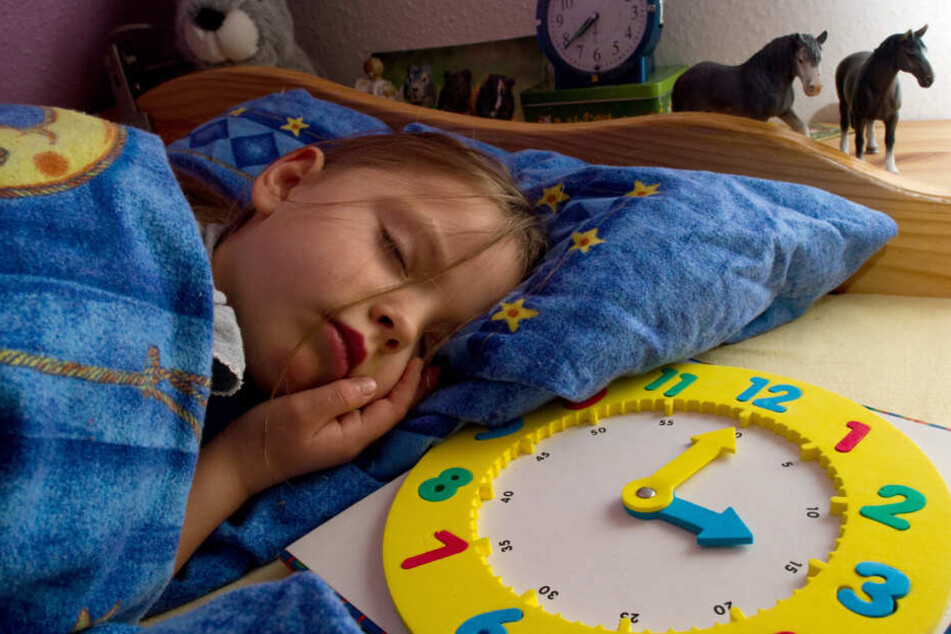 Laut eines Experten wäre es für Kinder und Jugendliche besser etwas später aufzustehen. (Symbolbild)