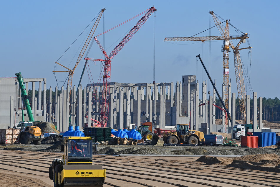 Blick auf die Baustelle der Tesla Gigafactory.