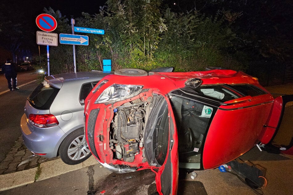 Die Suzuki-Fahrerin musste aus ihrem Auto befreit werden.