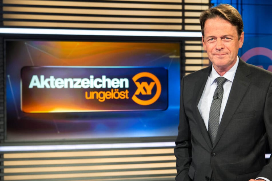 ZDF-Moderator Rudi Cerne im Studio der Sendung "Aktenzeichen XY ... ungelöst".