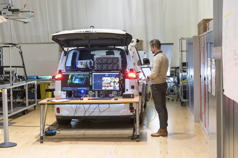 Den gibt es nicht serienmäßig: Der ID.Buzz mit der eingebauten Technik fürs selbstständige Fahren.