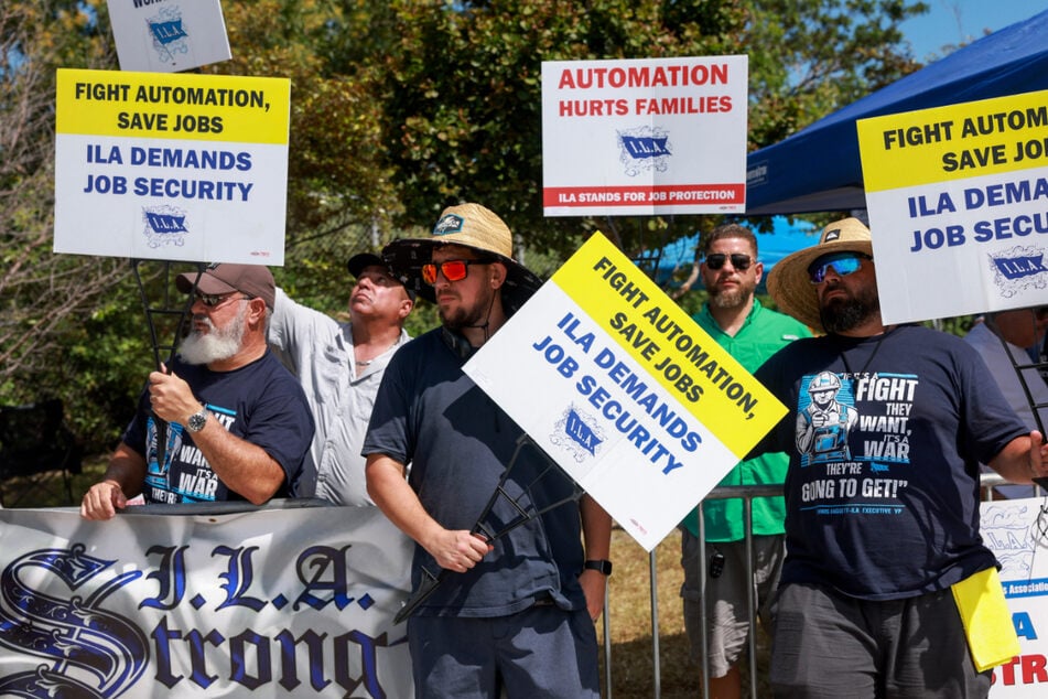 Dockworkers reach tentative last-minute deal to avert looming strike