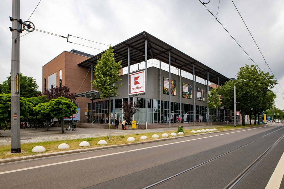 Unter anderem in diesem Kaufland war der Mann mit Falschgeld unterwegs.