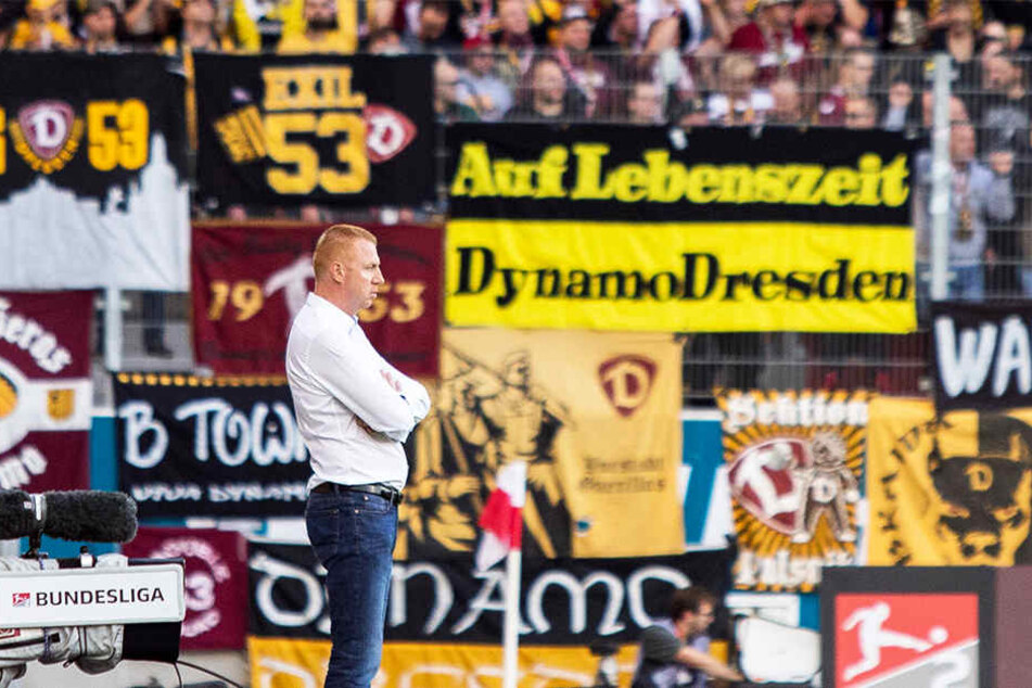 "Auf Lebenszeit - Dynamo Dresden", ist auf dem Banner im Hintergrund zu lesen. Soweit ist es zwar noch nicht, doch der SGD-Coach Maik Walpurgis sorgte mit dem 2:0-Auswärtssieg für einen gelungenen Einstand.
