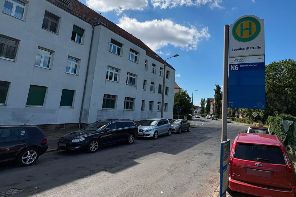 An dieser Haltestelle ist der Täter zusammen mit einer anderen Person in den Bus eingestiegen.