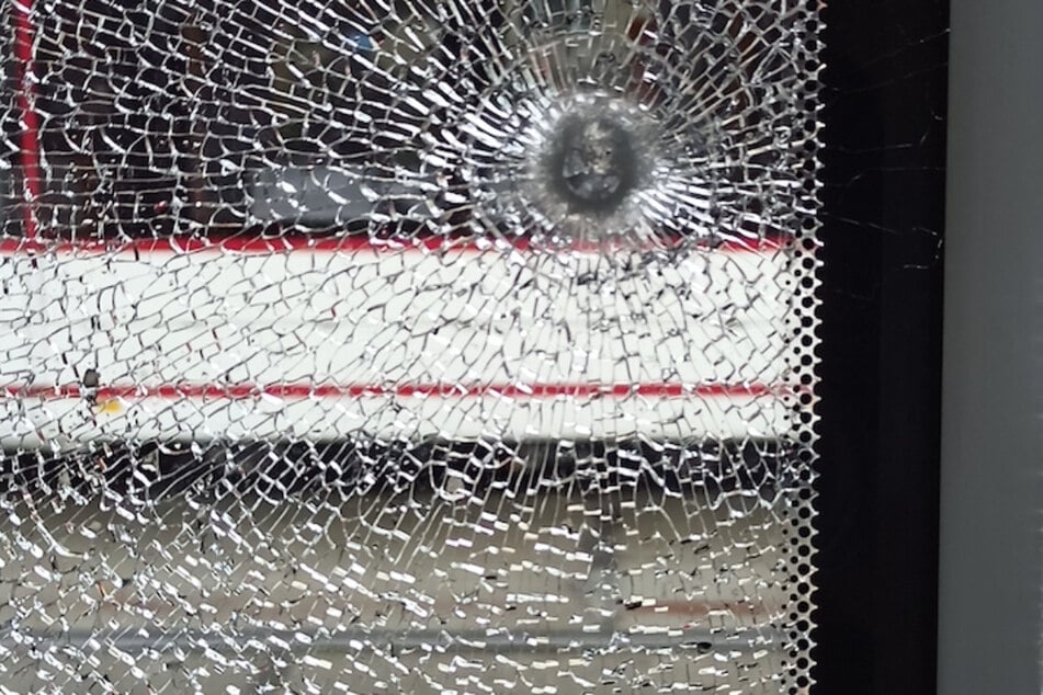 Erneuter Anschlag in Erfurt! Bus und Straßenbahn mit Stahlkugeln beschossen