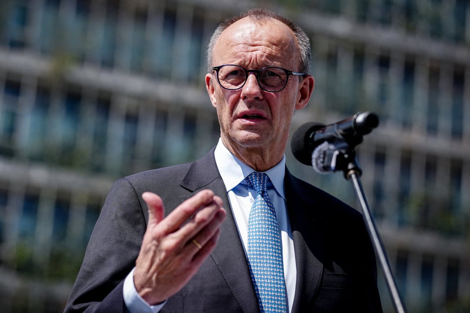 Bundeskanzler Friedrich Merz (70, CDU) spricht die aktuellen Probleme der Koalition an.