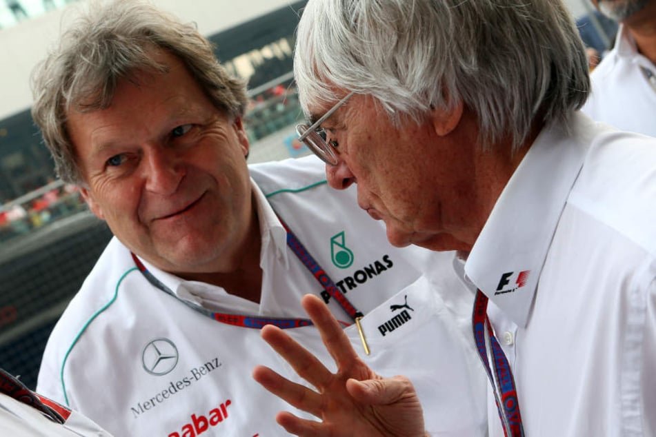 Oktober 2012: Mercedes-Motorsportchef Norbert Haug im Gespräch mit dem damaligen Formel-1-Boss Bernie Ecclestone (rechts).