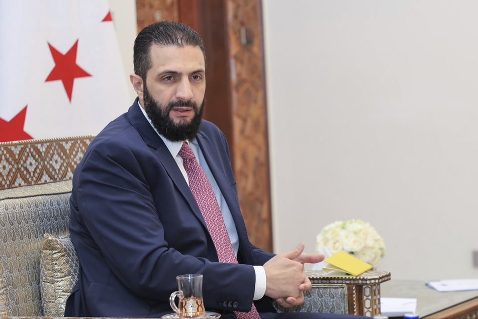Laut Syriens Übergangspräsident Ahmed al-Scharaa (42) werden Gespräche zwischen seinem Land und Israel über ein Sicherheitsabkommen geführt.