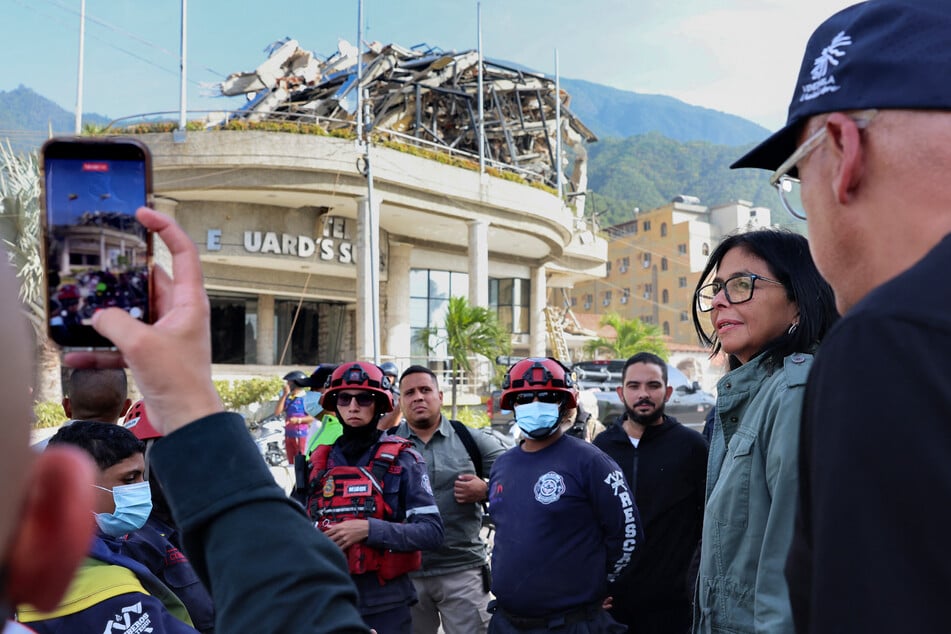 Der Besuch von Venezuelas Interimspräsidentin Delcy Rodríguez (57, r.) im Katastrophengebiet kam nicht bei allen gut an.