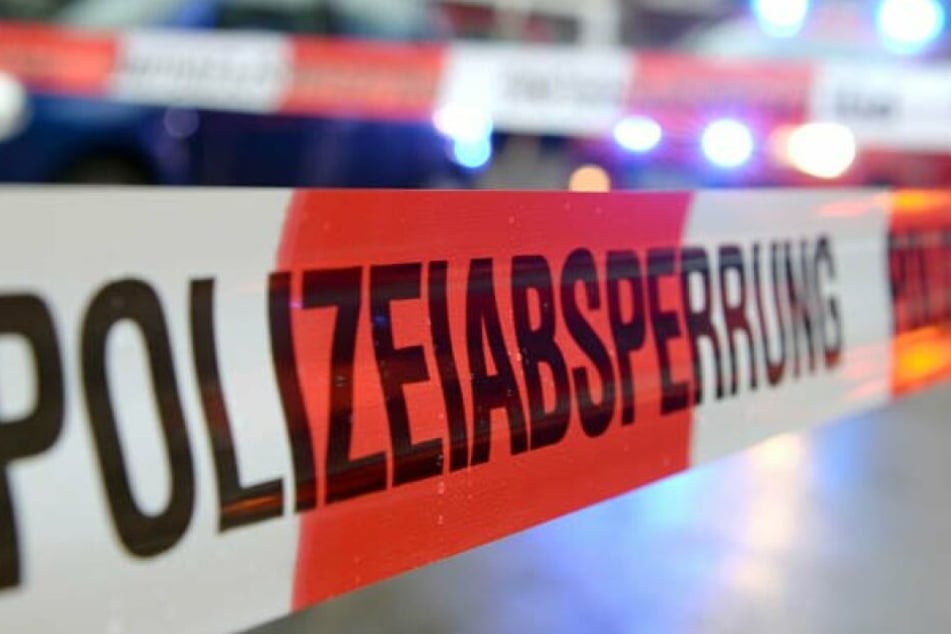 In einer Wohnung in Halle wurde eine schwerstverletzte Frau aufgefunden.