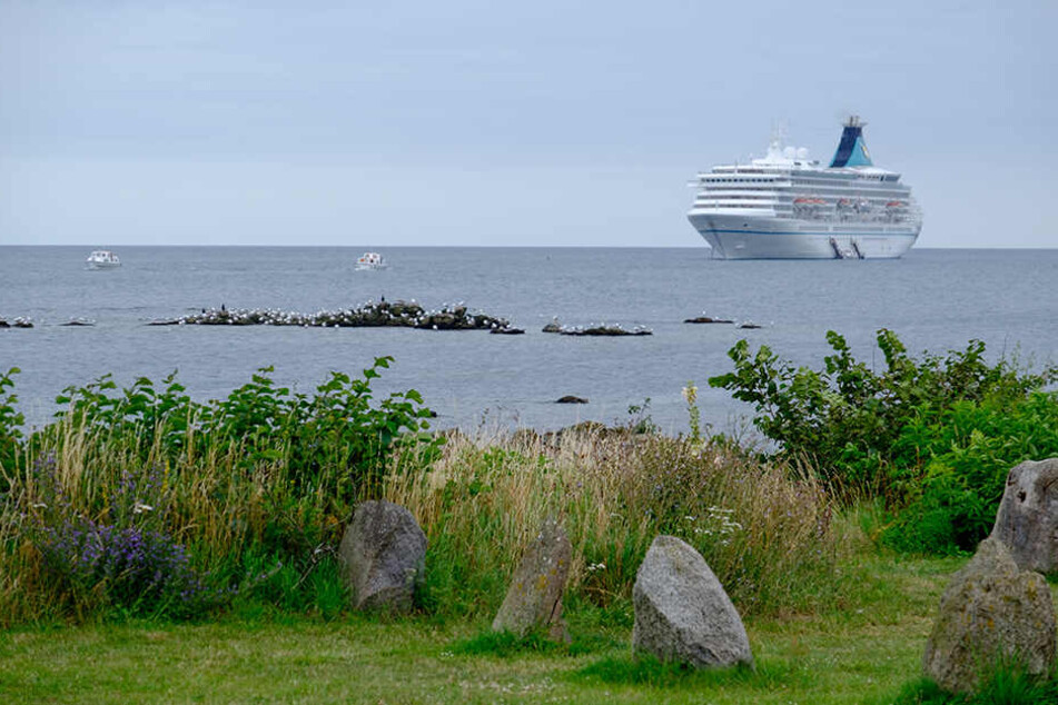 Eine 63-jährige Urlauberin aus Deutschland ist bei einem Badeunfall auf der dänischen Insel Bornholm ums Leben gekommen.