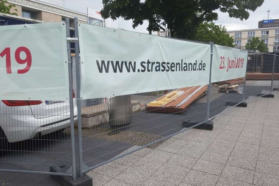 Die Aufbauarbeiten für das "Straßenland-Fest" begannen schon Tage vorher.