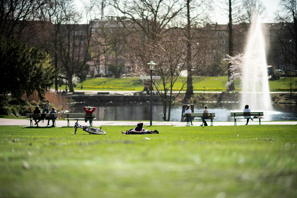 Wetter-Mix zum Wochenende: Sonne, Gewitter und Hagel in NRW