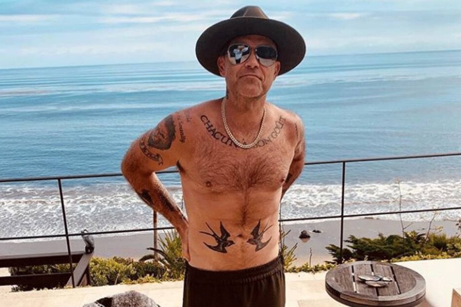 Selten schlank: Robbie Williams (45) in Bestform.