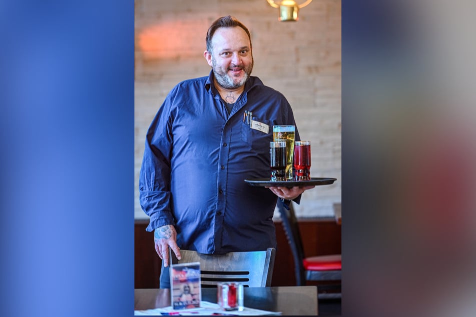 Ungeschminkt und bei der Arbeit: Tobias Gehre im Restaurant "Alberthafen".