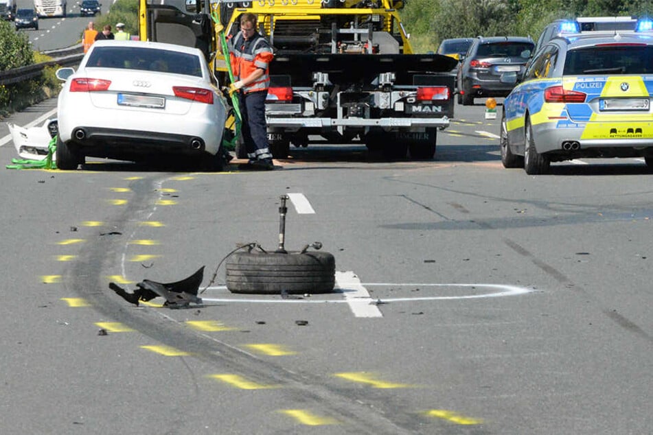 Sechs Autos schoben sich bei dem Unfall ineinander.