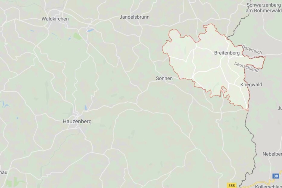 In Bayern kam es zu einem Verkehrsunfall auf der Staatsstraße 2128 zwischen Breitenberg und Hauzenberg.