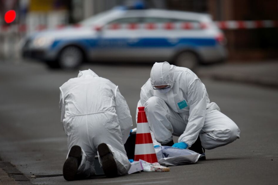 Nach der Attacke ermittelt die Mordkommission. (Symbolbild)