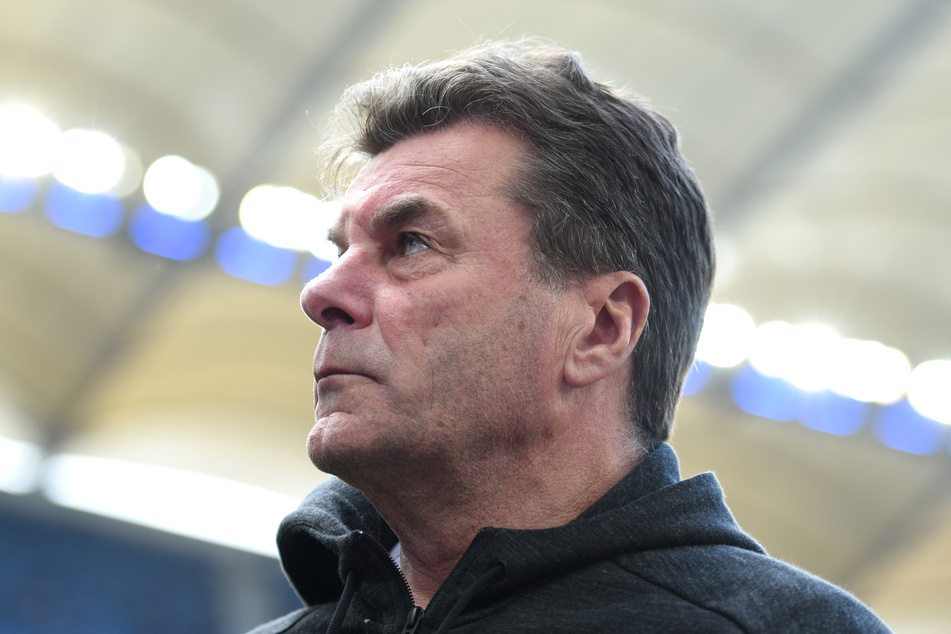 Auch HSV-Coach Dieter Hecking sendet Genesungswünsche.