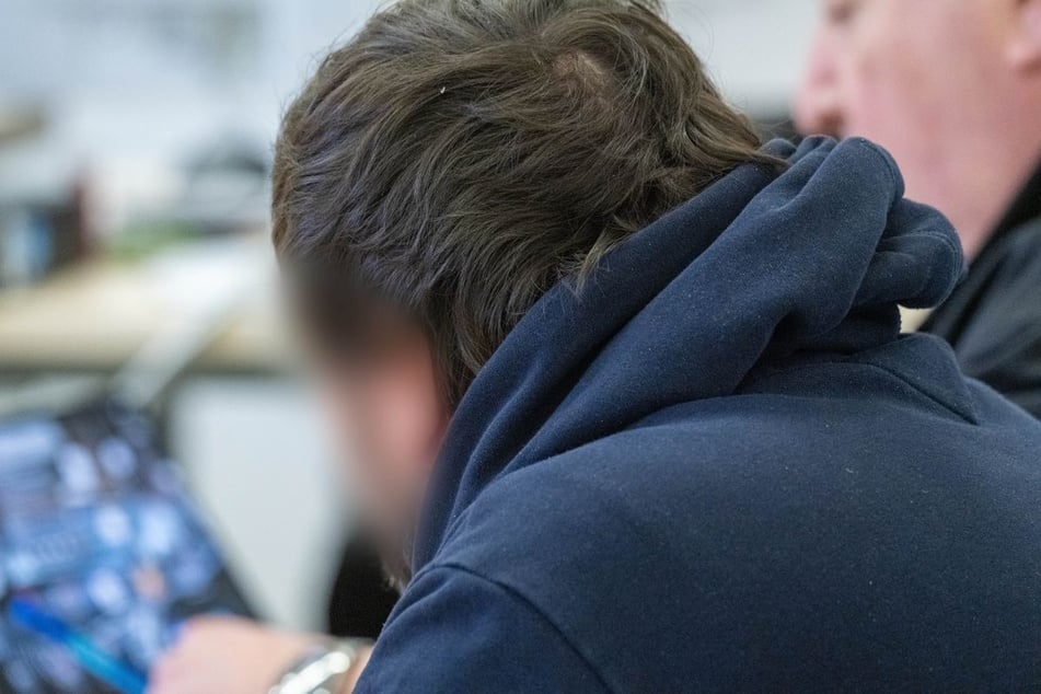 Der Angeklagte (38) soll damals mit seinem Boot mit rund 52 Kilometern pro Stunde unter den gegebenen Umständen viel zu schnell unterwegs gewesen sein.
