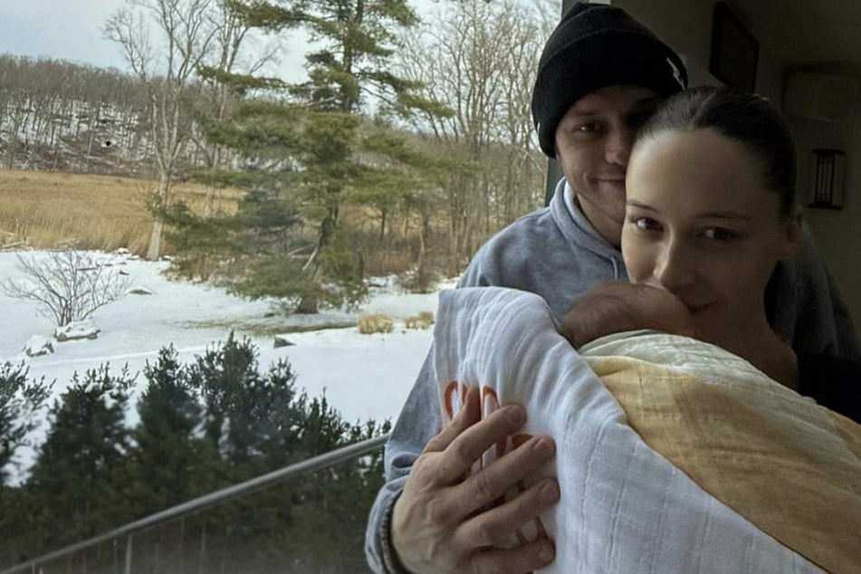 Die Tochter von Pete Davidson (32) und dem Model Elsie Hewitt (30) erblickte am 12. Dezember das Licht der Welt.