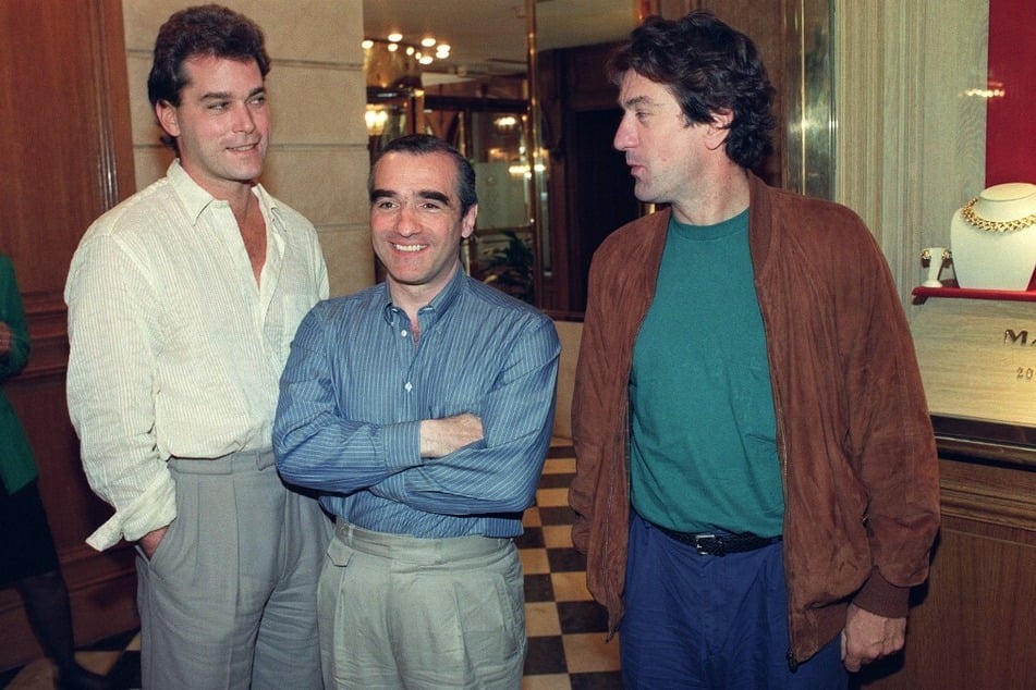 Ray Liotta (l.) with Martin Scorsese (c.) and Robert De Niro in 1990.