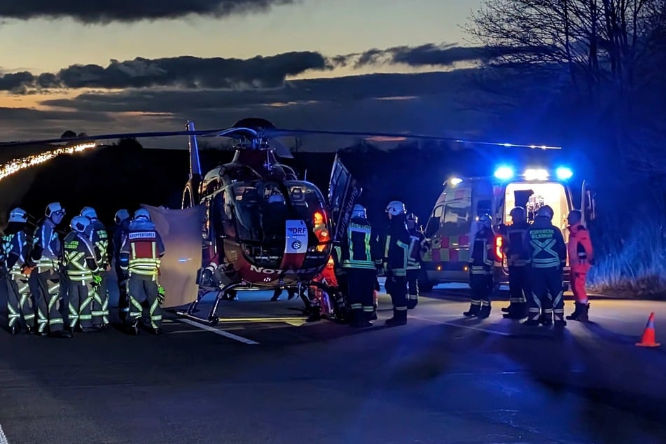 Der schwer verletzte 62-Jährige Unfallverursacher wurde mit einem Helikopter ins Krankenhaus geflogen.