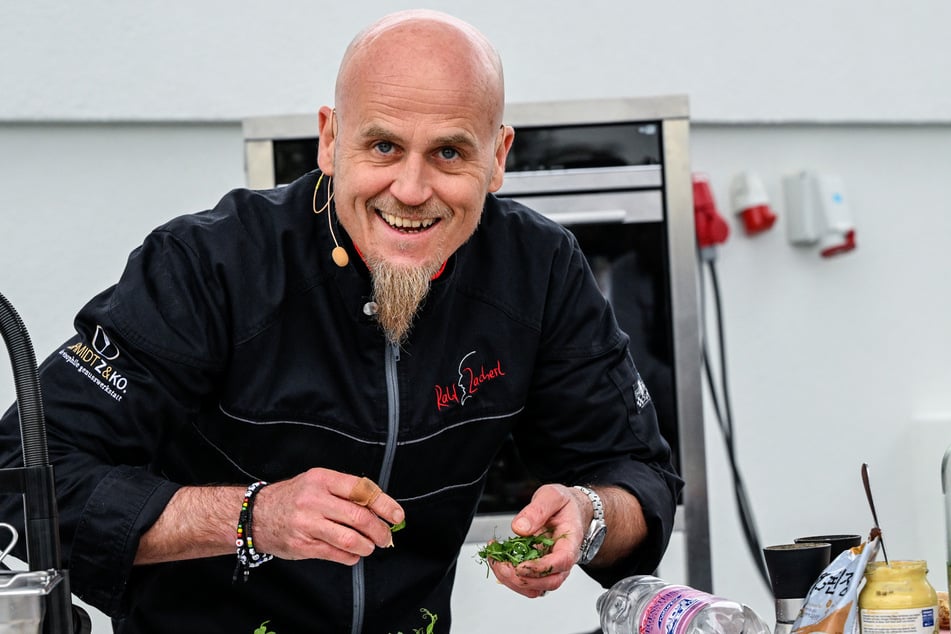 Für die kulinarischen Tipps sorgt Fernsehkoch Ralf Zacherl (55), ebenfalls ein großer Rock-Fan.