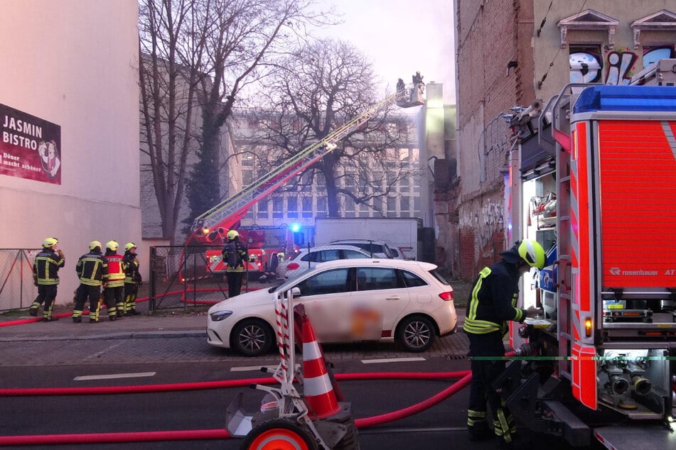 Die Feuerwehr rückte am Mittwochmorgen nach Gohlis aus.