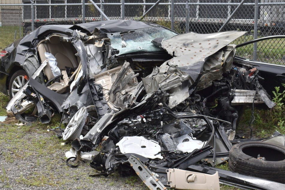 Nach dem tödlichen Crash war von Mackenzies schwarzem Toyota Camry kaum noch etwas wiederzukennen.