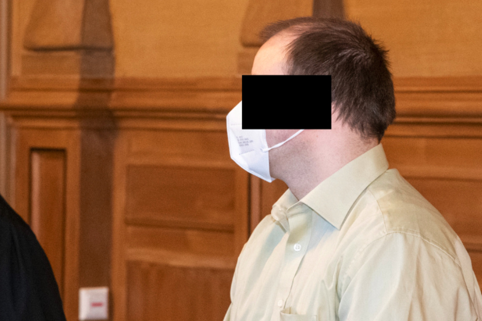 Zu früh entlassen? Vorbestrafter wird rückfällig und begrapscht Mädchen (11)