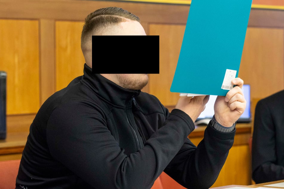 Julian N. (17) gibt immerhin zu, die Politikerin berührt zu haben.