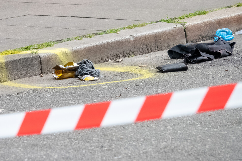 Der Angreifer war mit einem Schieferhammer und einem Molotowcocktail bewaffnet.