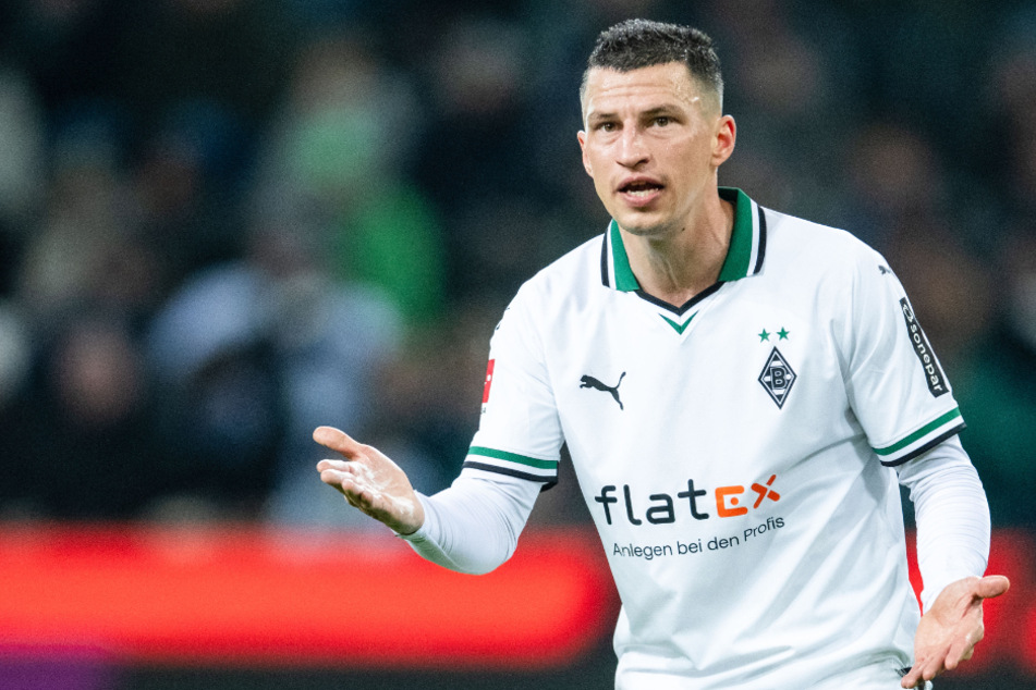 Feierte am Wochenende gegen den FC Augsburg sein Comeback, nachdem er vor einem halben Jahr die bittere Krebs-Diagnose erhalten hatte: Stefan Lainer (31).