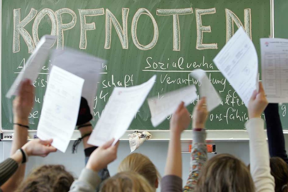 Nach der Eil-Entscheidung fordert der Landesschülerrat die Abschaffung der Kopfnoten insgesamt.
