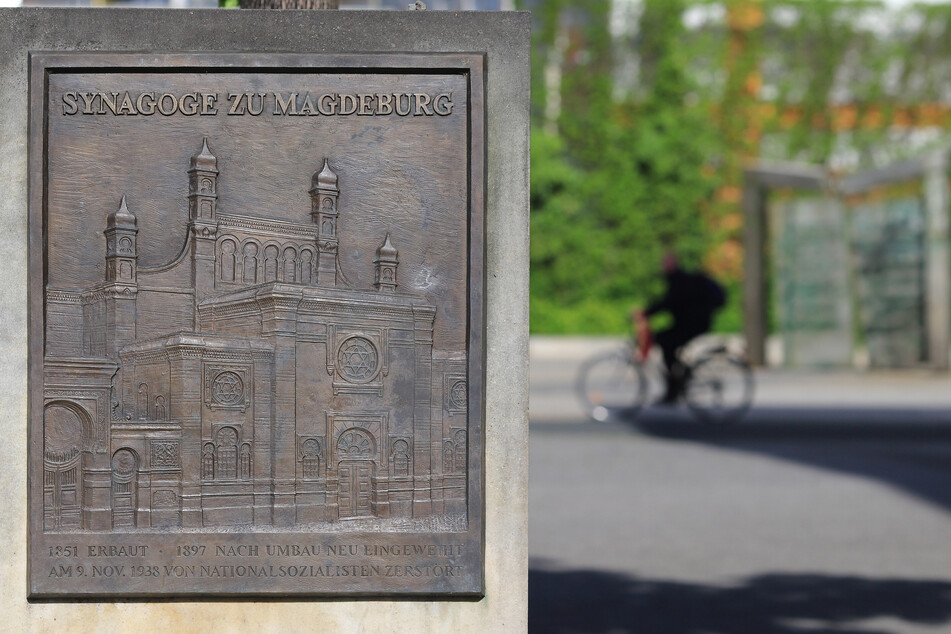 In Magdeburg soll eine neue Synagoge gebaut werden. Die alte Synagoge wurde am 9. November 1938 durch Nationalsozialisten zerstört - eine Gedenktafel erinnert an das Gotteshaus.