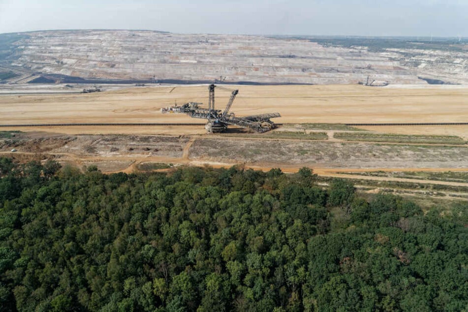 Zwei Städte protestieren: Erst Tagebau Hambach, jetzt soll noch eine Kiesgrube kommen