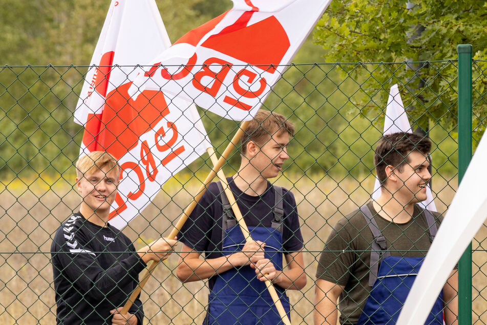 Junge LEAG-Arbeiter protestierten gegen die Kohle-Politik der Bundesregierung.