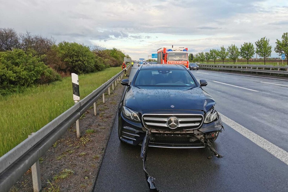 Auf der A14 ist am Samstagabend ein 64-Jähriger mit seinem Mercedes verunglückt.
