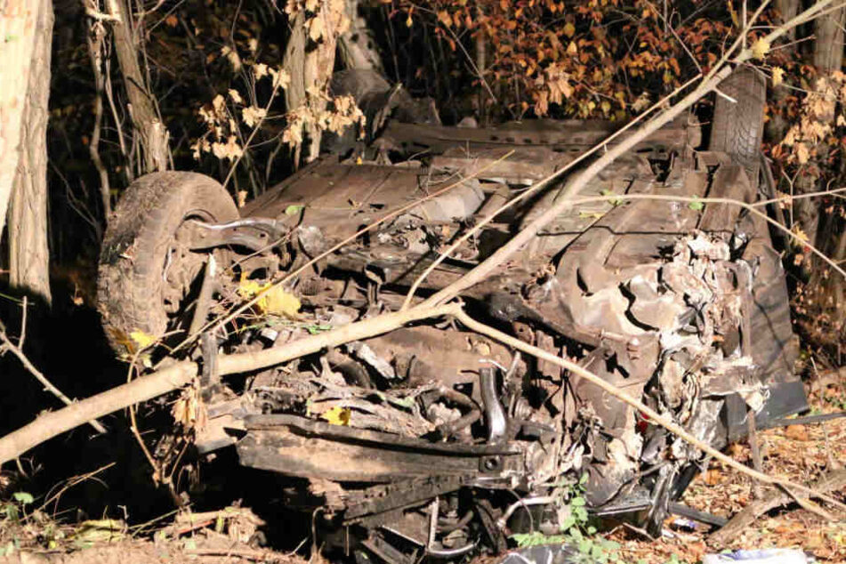 Das Auto wurde völlig zerstört.