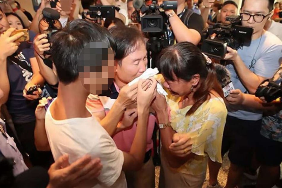 Emotionales Wiedersehen vor allen Dingen für seine Eltern. Yi Weifeng (21) wusste nicht, dass er einst entführt wurde.