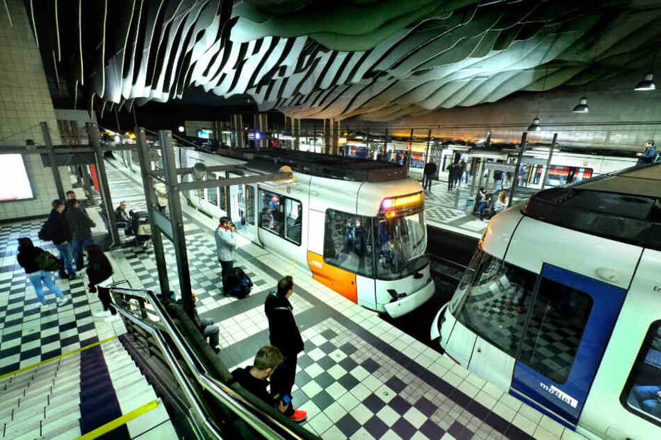 Bis zum Hauptbahnhof sollte Tarek die Kontrolleure begleiten. (Symbolbild)
