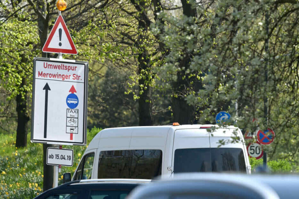 Auf der Merowingerstraße wird am Montag die erste Umweltspur in Düsseldorf freigegeben