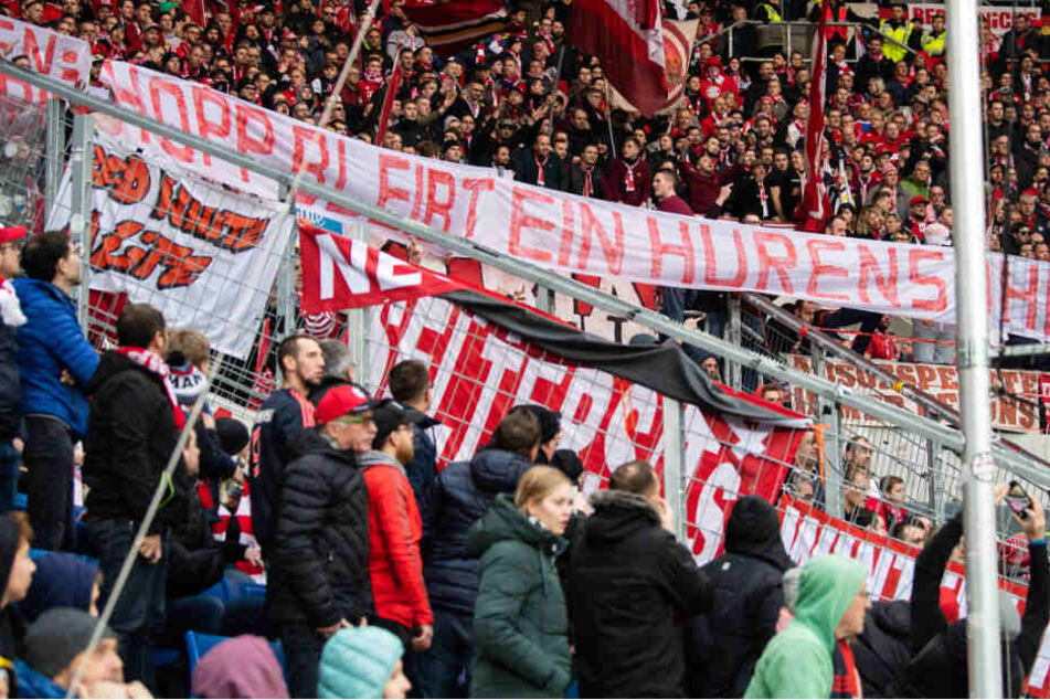 Einige Fans des FC Bayern München benahmen sich beim Spiel gegen die TSG 1899 Hoffenheim daneben.