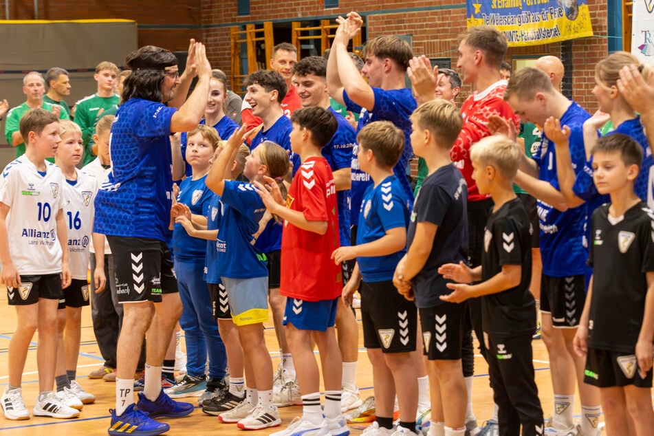 Auch nach 42 Jahren Leidenschaft denkt die Handball-Familie nicht ans Aufhören: "Selbst nach der aktiven Karriere war der Handball nie außen vor."