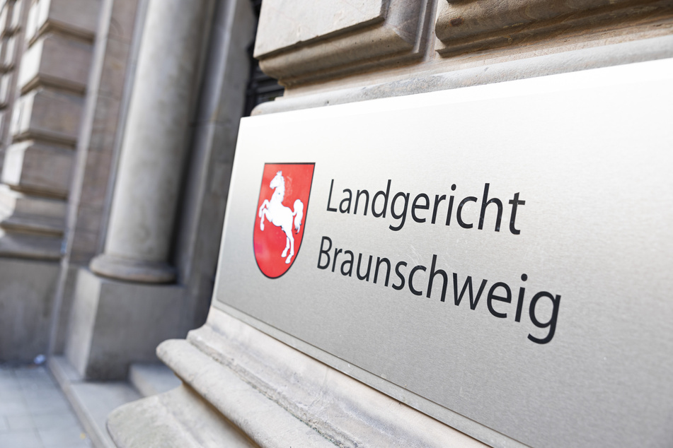 Das Landgericht Braunschweig entschied, zwei Personen, die ihre Tochter vergewaltigt haben sollen, gehen zu lassen. (Symbolbild)