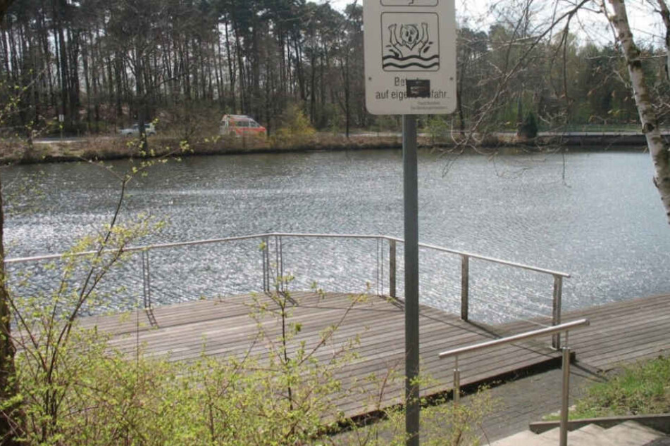 Im Sennestadt-Teich fanden die Angler die Leiche. (Archivbild)