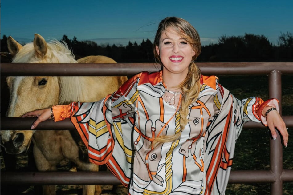 Gina Schumacher (28) hat sich als erfolgreiche Westernreiterin einen Namen gemacht.