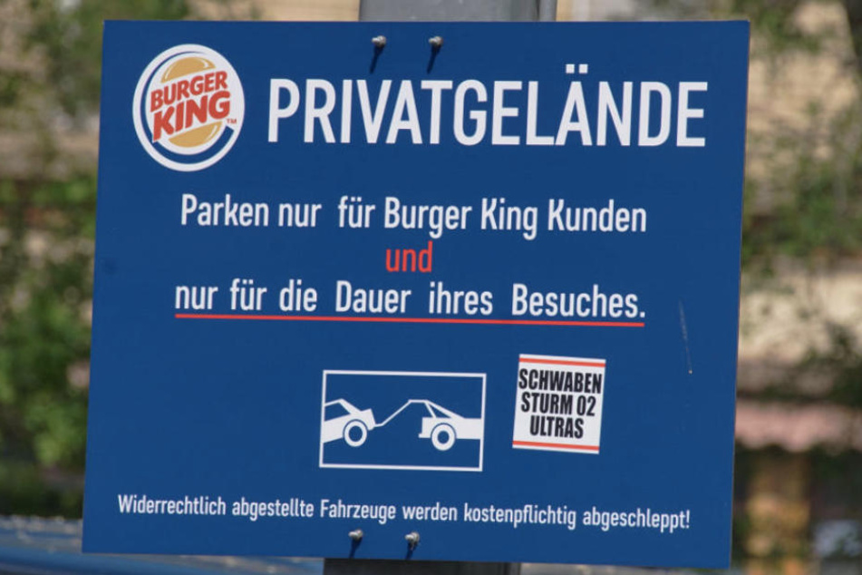 Der Parkplatz ist ausschließlich für Kunden gedacht.